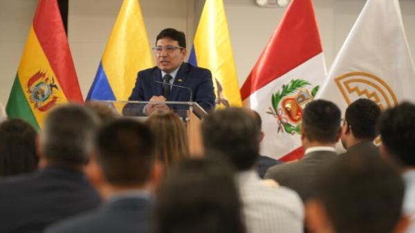 Designan a exministro Franklin Molina como director general de la CAN