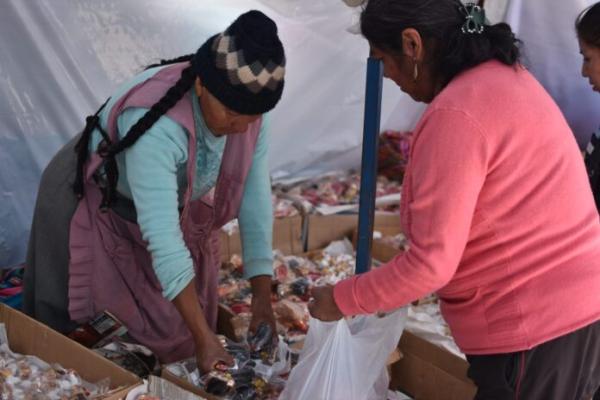 Artesanos inauguran Feria de Mayoristas de Alasita