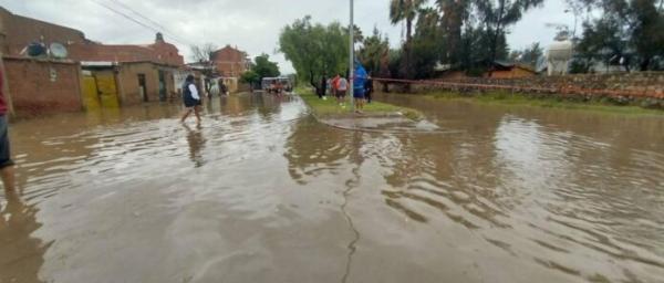 Lluvias dejan inundada la OTB Fuerza  Aérea; las alcantarillas colapsaron