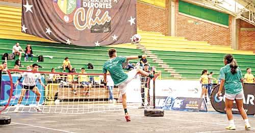 El fútbol tenis se apodera de La Paz