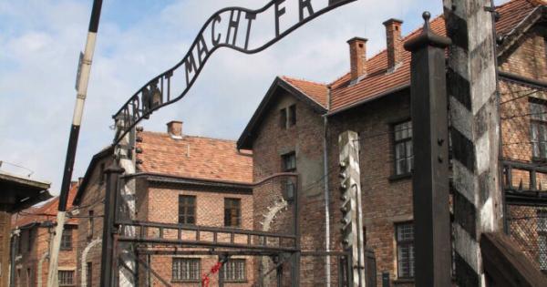 Conmemoran el 80 aniversario de la liberación de Auschwitz. (19:13)