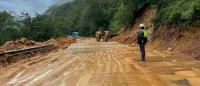 Derrumbes complican tránsito en  antigua vía Santa Cruz-Cochabamba