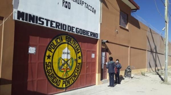 Aprehenden a gobernador de la cárcel de Uyuni