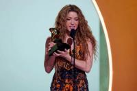 Shakira dedica Grammy a la  comunidad migrante en EEUU