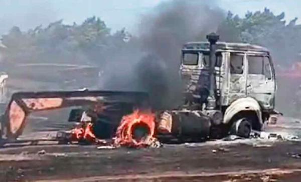 Camión arde en llamas en Parque Industrial