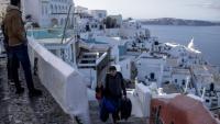 Miles de afectados abandonan isla Santorini tras terremoto