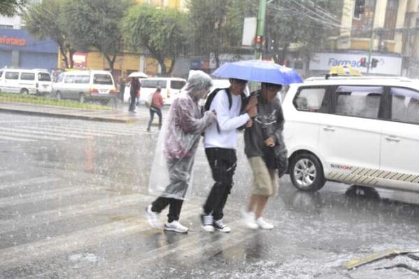 Senamhi emite alerta naranja  en 5 departamentos por lluvias