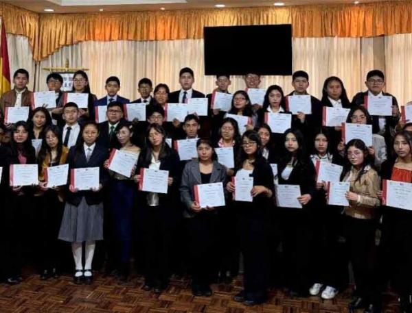 “Inglés Yes!” llega por primera vez a Oruro con 40 becas