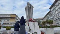 Papa Francisco permanecerá  hospitalizado una semana más