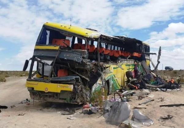 Colisión frontal entre buses cobra 37 vidas en carretera Oruro-Potosí